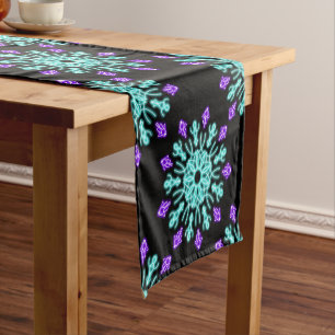 Caminho De Mesa Pequeno Turquesa e flor de néon roxa