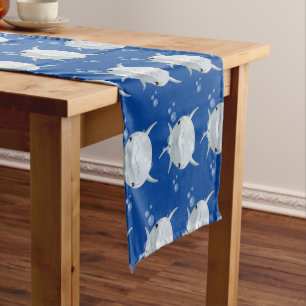 Caminho De Mesa Pequeno Um bonito e feliz desenho animado de golfinho kawa