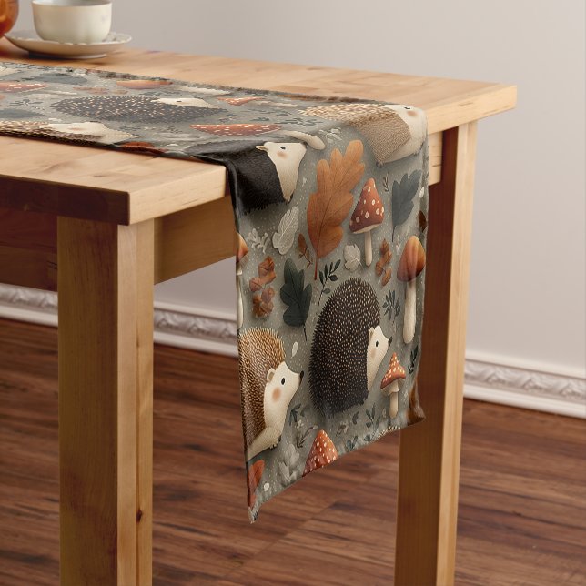 Caminho De Mesa Pequeno Whimsical Autumn Hedgehog & Mushroom Pattern (No Local)