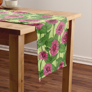 Caminho De Mesa Pequeno Zinnias cor-de-rosa em verde claro