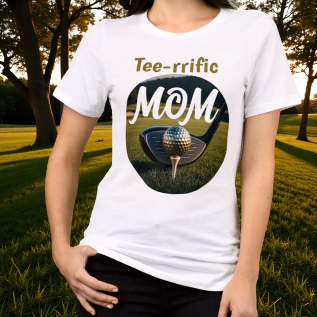 Camisa com design de taco e bola de golfe no tee (Front template tee shirt design for a golfing mom. )