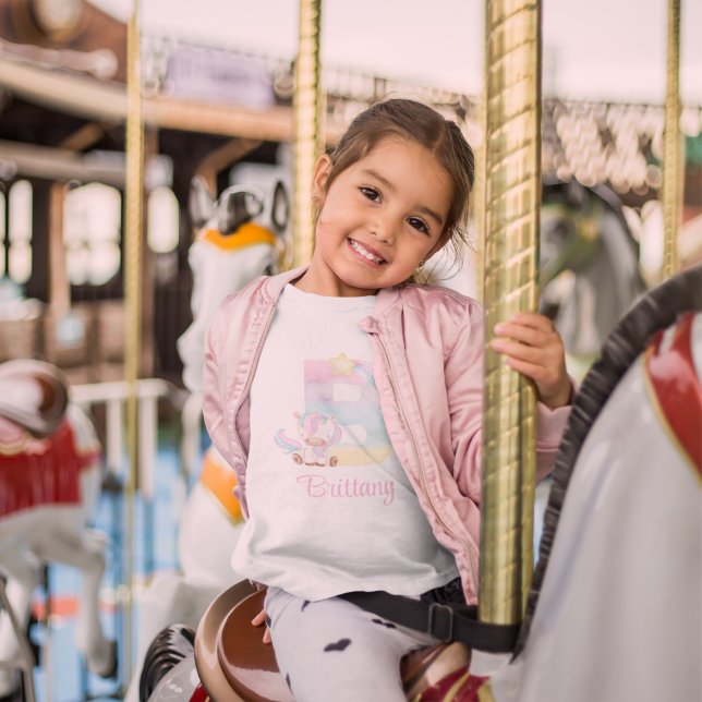 Camisa de Bebê Unicórnio Letra B (This personalized watercolor unicorn shirt would make a great gift for any child! )