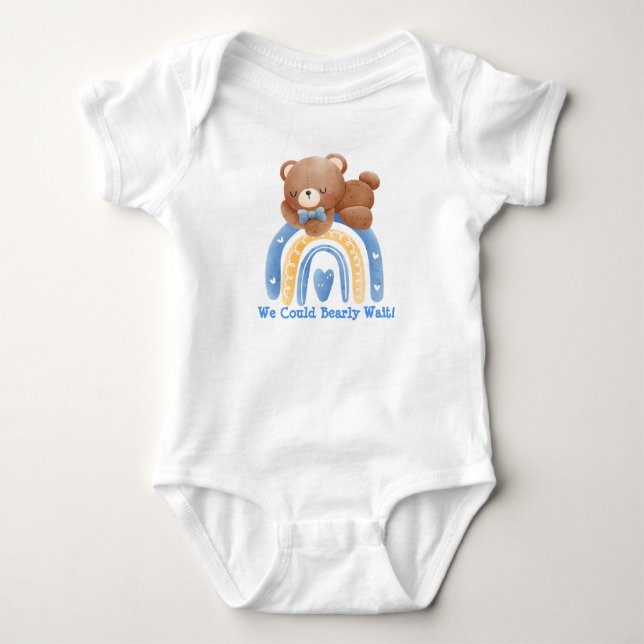 Camisa de Bebê Urso Arco-íris Mal Podíamos Esperar (Frente)
