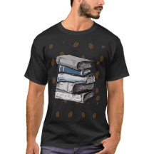 Camisa de café e livros