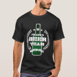 Camisa de cerveja personalizada | Estilo de vinhet<br><div class="desc">Camisa de cerveja personalizada | Estilo de vindima. Seu nome bebendo camiseta para homens. Logotipo da garrafa de cerveja com emblema da coroa. Design de festa de bar/pub legal para diversão de meninos. Faça sua própria camisa para a festa de aniversário ou de solteiro.</div>