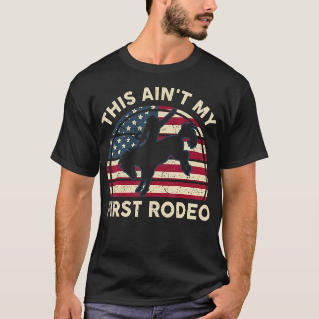 Camisa De Cowboy Atenta Meu Primeiro Rodeio Engraç (Frente)