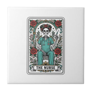 Camisa de desenho de carta de tarot de enfermeira