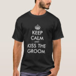 Camisa de despedida de solteiro | Fique calmo e be<br><div class="desc">Camiseta de despedida de solteiro engraçado | Fique calmo e beije o noivo. Personalize a coroa e envie um texto com sua própria citação engraçada ou com um ditado humorístico. Design sua própria camisa fácil e rápido.</div>