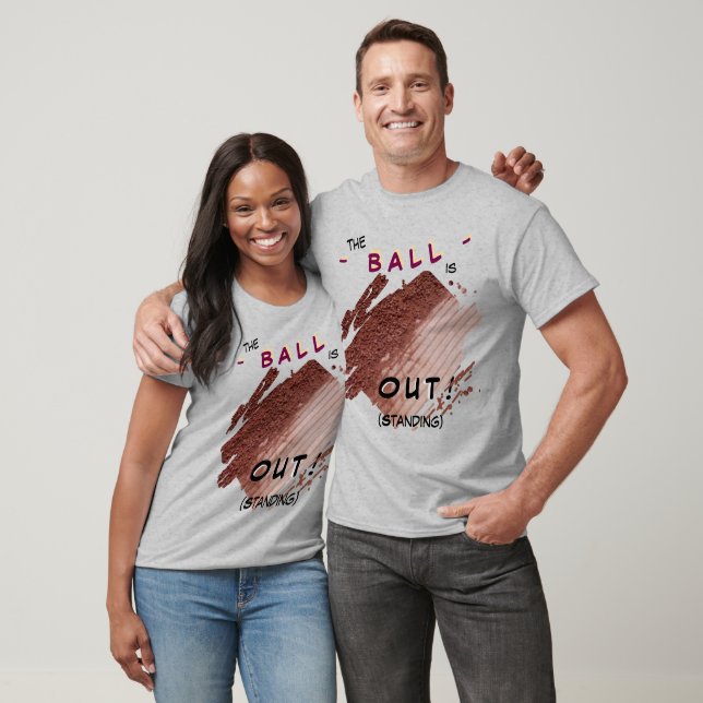 Camisa de Humor de Quadra de Tênis FORA (em pé) (Unissex)