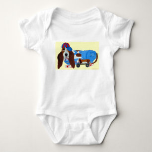 Camisa do Basset Hound com brinquedo de arrastar
