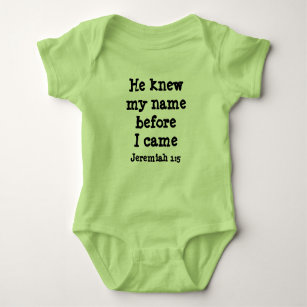 Camisa do bebê do verso da bíblia