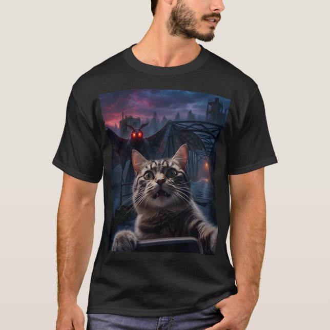 Camisa do Gato Surpreso e Selfie do Cryptid Mothma (Frente)