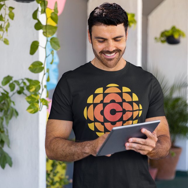 Camisa do logotipo CBC 1974 Fine Jersey (Person wearing t-shirt)