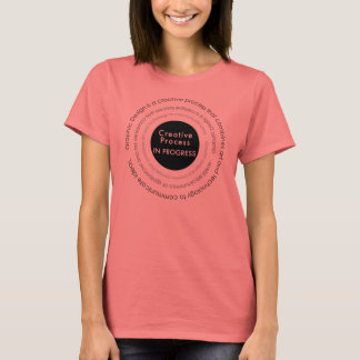 Camisa do logotipo do processo criativo em andamen