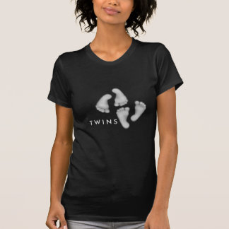 Camisa dos pés do bebê dos gêmeos