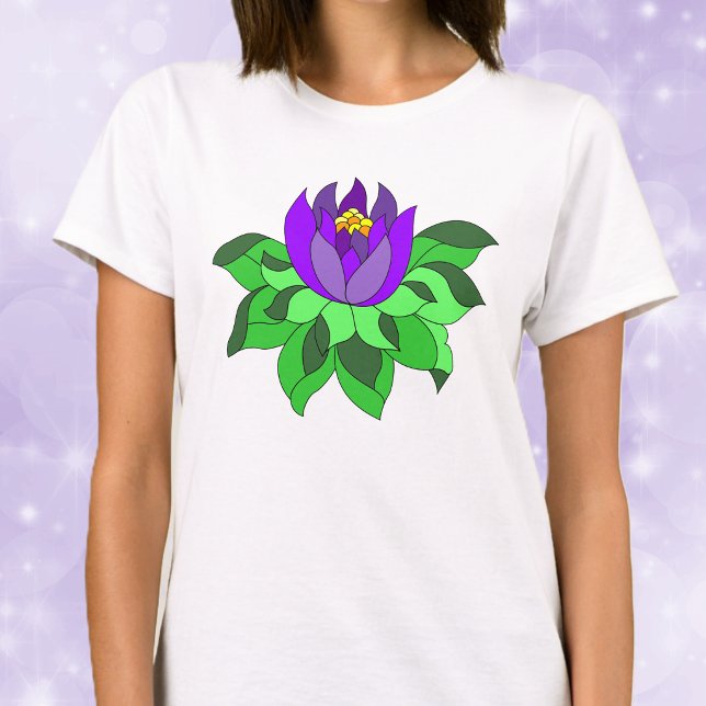 Camisa Flor de Lótus Roxa (Big purple lotus flowers with large green leaves on woman's tee shirt.)