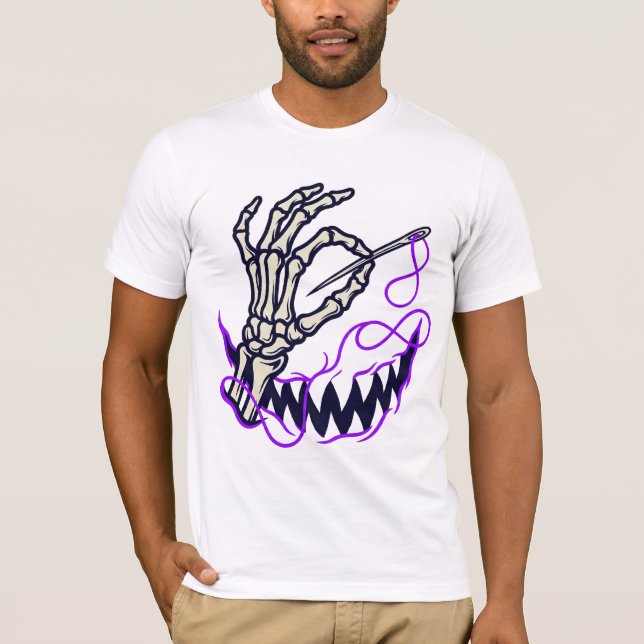 Camisa Gráfica com Mão de Esqueleto e Agulha com L (Frente)