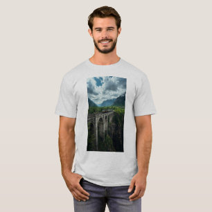 Camisa gráfica da queda d'água da montanha cênica
