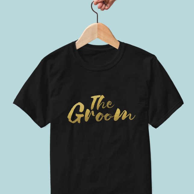 Camisa Groom Gold Brush Script Preta para Casament (Perfect shirt for The Groom! Check out the Wedding Shirt collection for the matching Bride shirt)