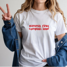 Camisa Minimalista de Montanha com Design de Linha