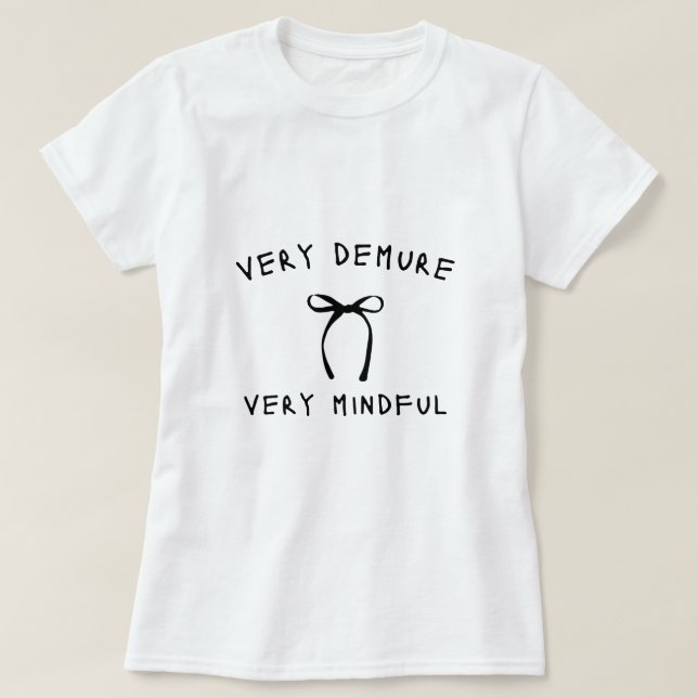Camisa Muito Demorada x Muito Mindível (Frente do Design)