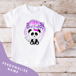 Camisa Panda 5 Birthday Girls (Roxo)<br><div class="desc">Adorável e na moda pronto para uma aniversariante muito especial. Atualize facilmente seu nome para personalizar. Certifique-se de verificar o resto da minha coleção para muitas outras opções adoráveis.</div>