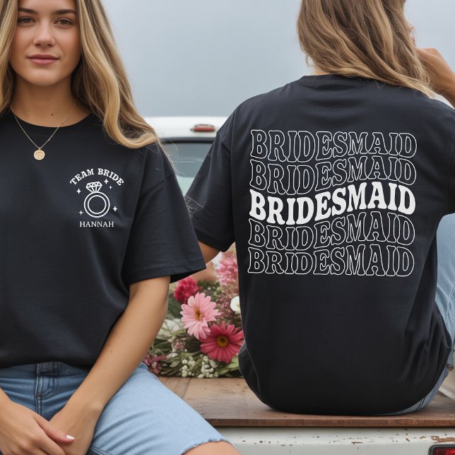 Camisa Personalizada de Presente para Damas de Hon (Personalized Bridesmaid Shirt Gift for Bridal Party and Bachelorette Weekend)