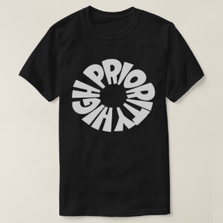 Camisa Preta de Marca de Alta Prioridade