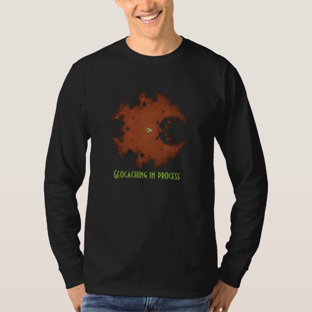 camisa que geocaching no processo para o geocacher (Frente)