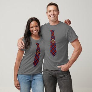 Camisa Tarta Bruna com Gravata e Insígnia