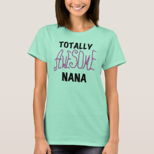 Camisas e presentes cor-de-rosa totalmente