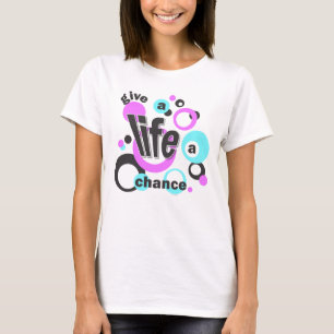 Camisas femininas com um design alegre.