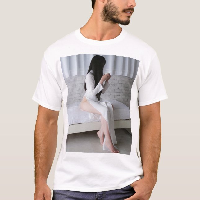 CAMISETA アオザイを着た黒髪の女性がお茶を飲む (Frente)