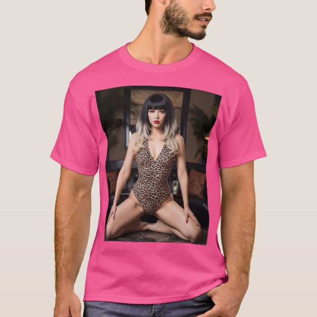 CAMISETA 大胆なヒョウ柄水着でゴールドのメッシュワンポイントの似合う黒髪の女性 (Frente)