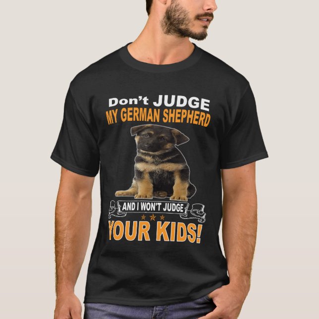 Camiseta 010 Não julgue o meu German shepherd e eu não vou  (Frente)