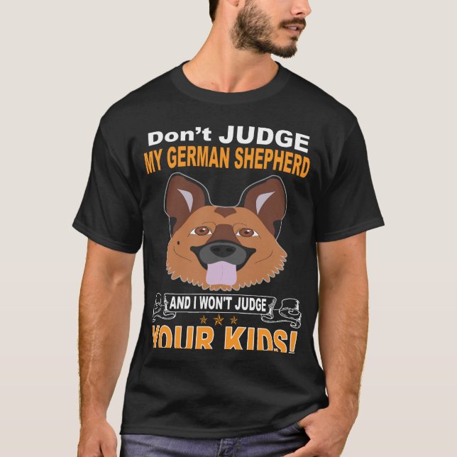 Camiseta 016 Não julgue o meu German shepherd e eu não vou  (Frente)