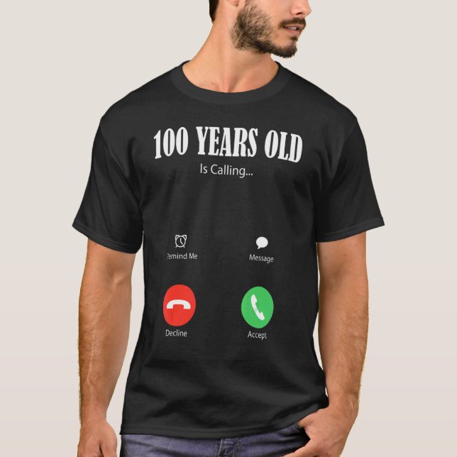 Camiseta 100 Anos De Idade Chama Feliz Fami De 100 Anos (Frente)