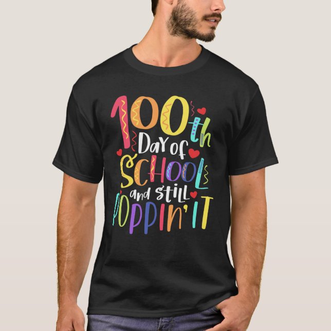 Camiseta 100 Days And Still Poppin It 100th Day Of School (Frente)