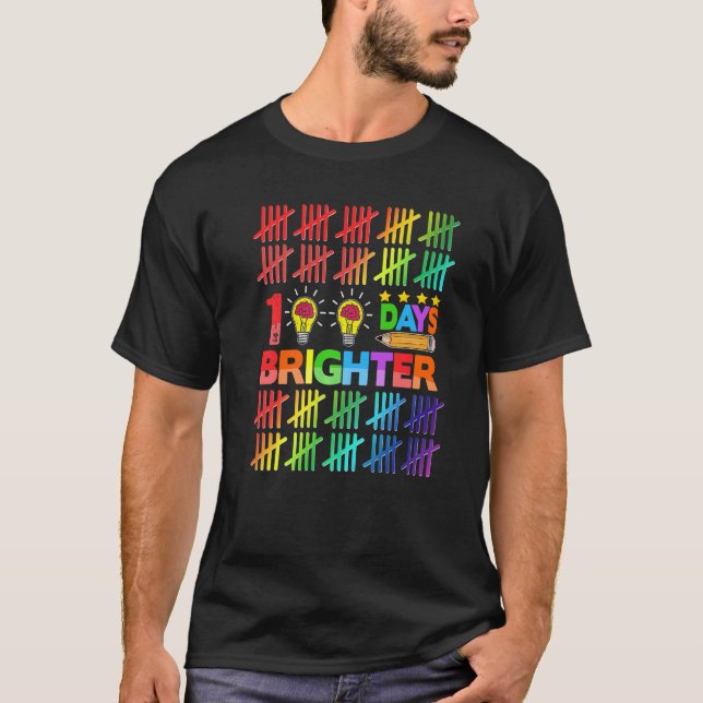 Camiseta 100 Days Brighter Teacher Kids Happy 100th Day Of  (Frente)