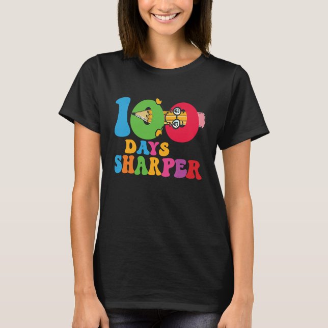 Camiseta 100 Days Sharper Teacher Student Happy 100th Day O (Frente)