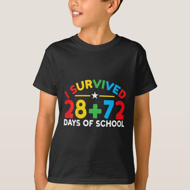 Camiseta 100 Dias De Escola Eu Sobrevivi 28 + 72 Dias De Es (Frente)