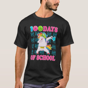 Camiseta 100 Dias De Estudante De Unicórnio Segurando Másca