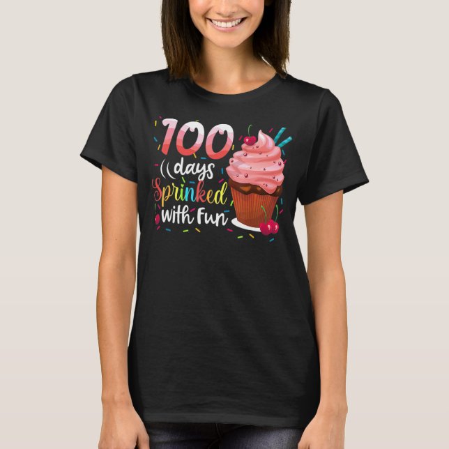 Camiseta 100 Dias Empurrados Com Cupcake Divertido 100º Dia (Frente)