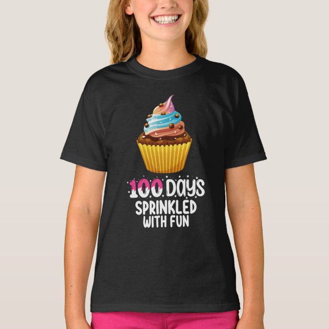 Camiseta 100 Dias Empurrados Com Professor De Cupcake Diver (Frente)