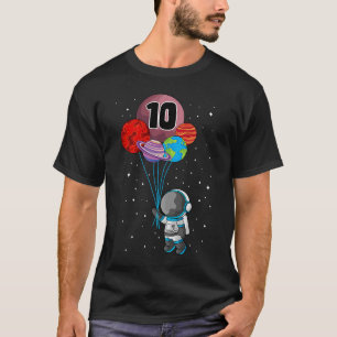 Camiseta 10 Aniversário Espacial Segurando Planetas Astrona