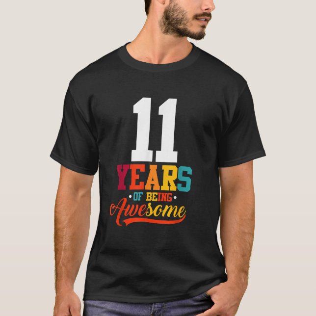 Camiseta 11 Anos De Estar Incrível Oferece 11 De 11 Anos (Frente)