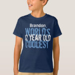 Camiseta 12 Birthday Gift World's Coolest de 12 anos<br><div class="desc">Tem uma criança especial de 12 anos em sua vida?   Então que tal esta camisa mais legal do mundo de 5 anos,  com um lugar para adicionar um nome?  Todo o texto é personalizável,  então você pode mudar o Coolest ou o ano para qualquer coisa que ajustado. Bonito!</div>