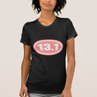Camiseta 13,1 meio Oval do rosa da maratona