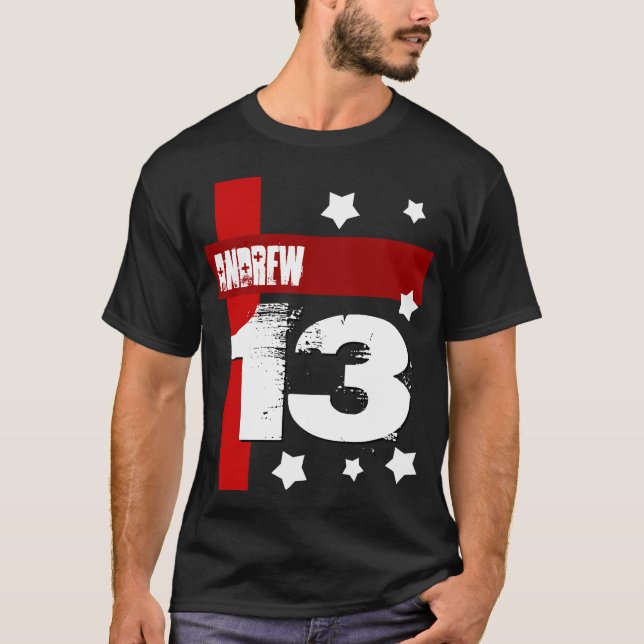 Camiseta 13o BRANCO VERMELHO PRETO conhecido feito sob (Frente)