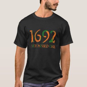 Camiseta 1692 Perderam Um Feiticeiro, O Dia das Bruxas.